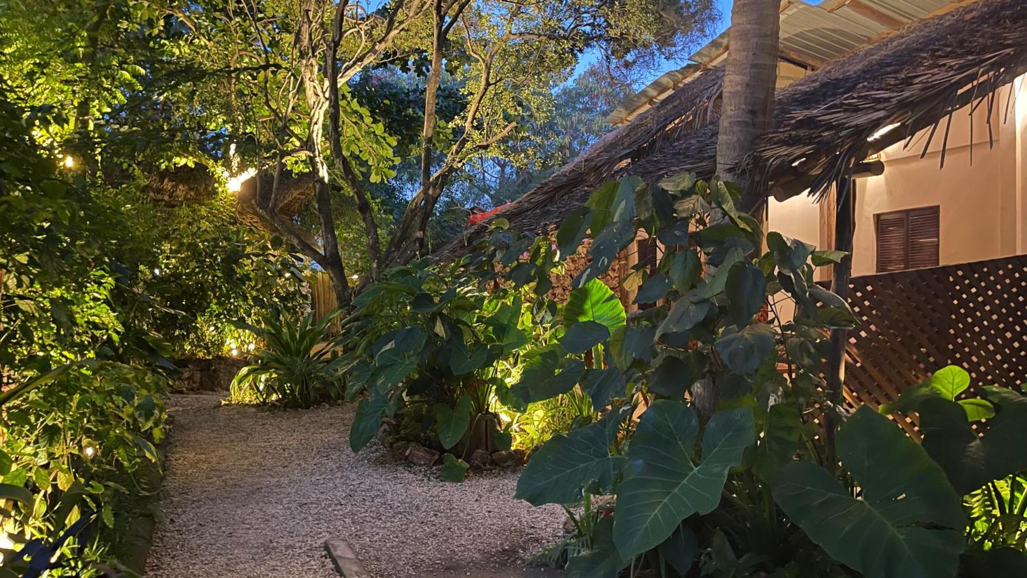 Atii Garden Bungalows 눙귀 외부 사진